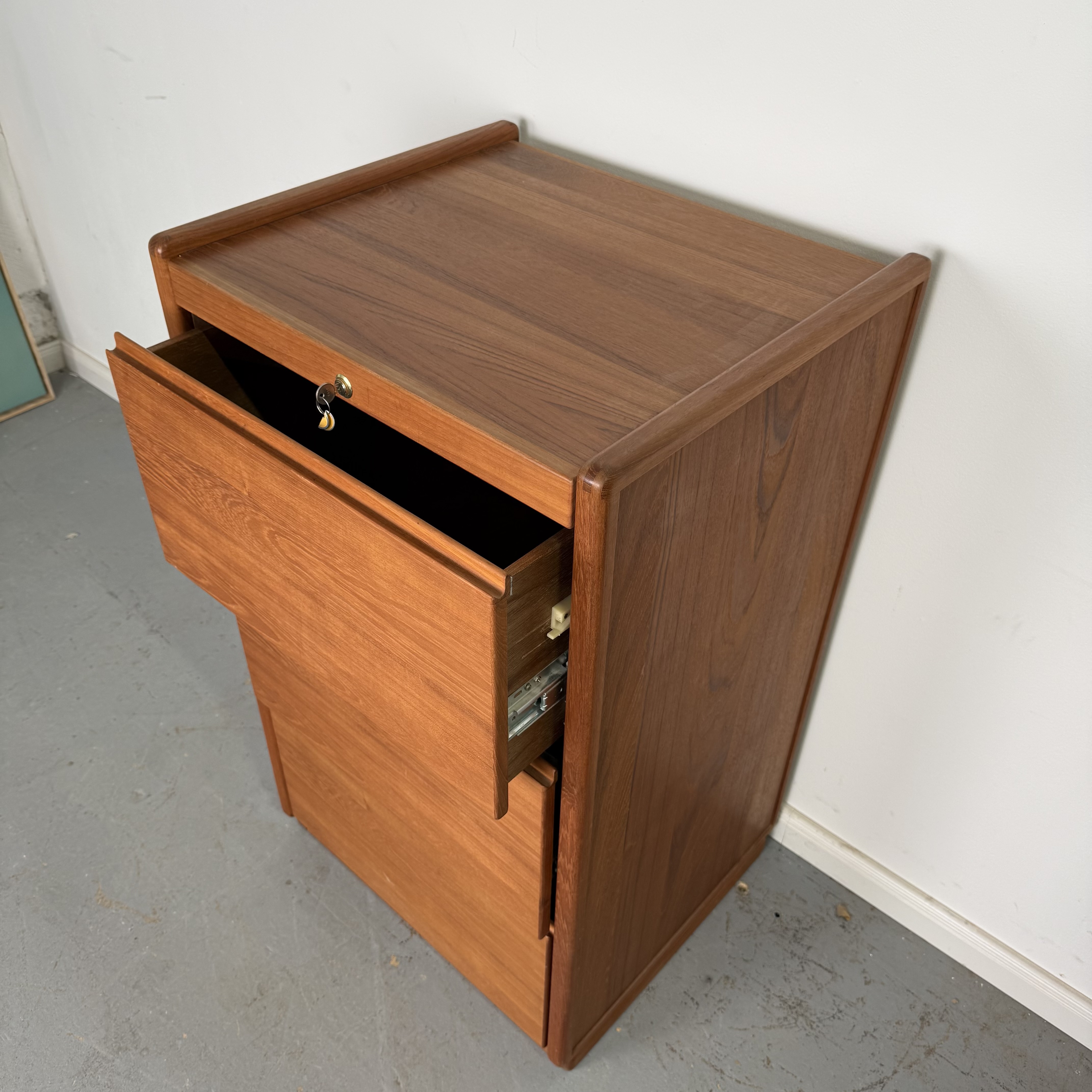 Teak Kommode aus den 1960er Jahren