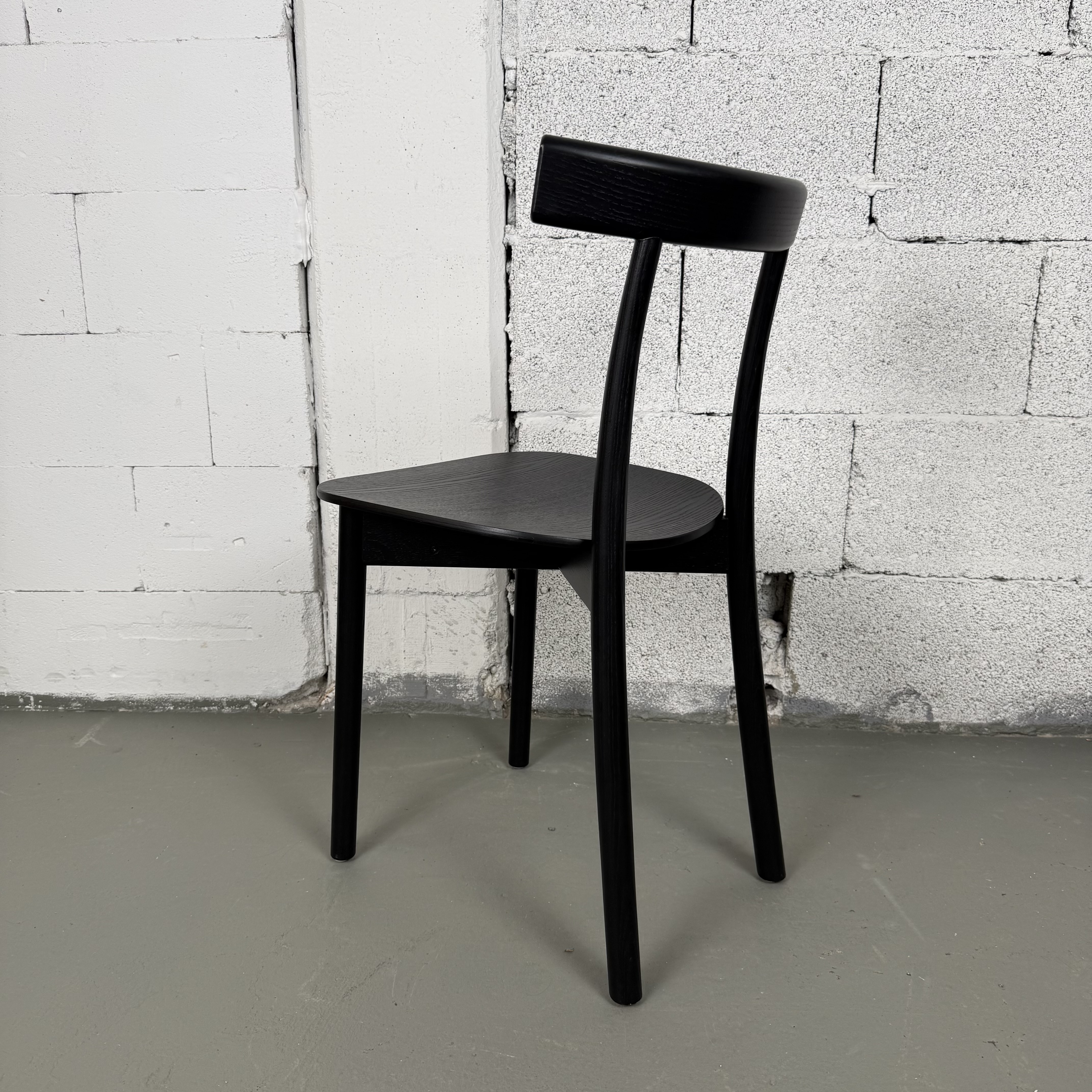 Nine Stuhl Skinny in Schwarz