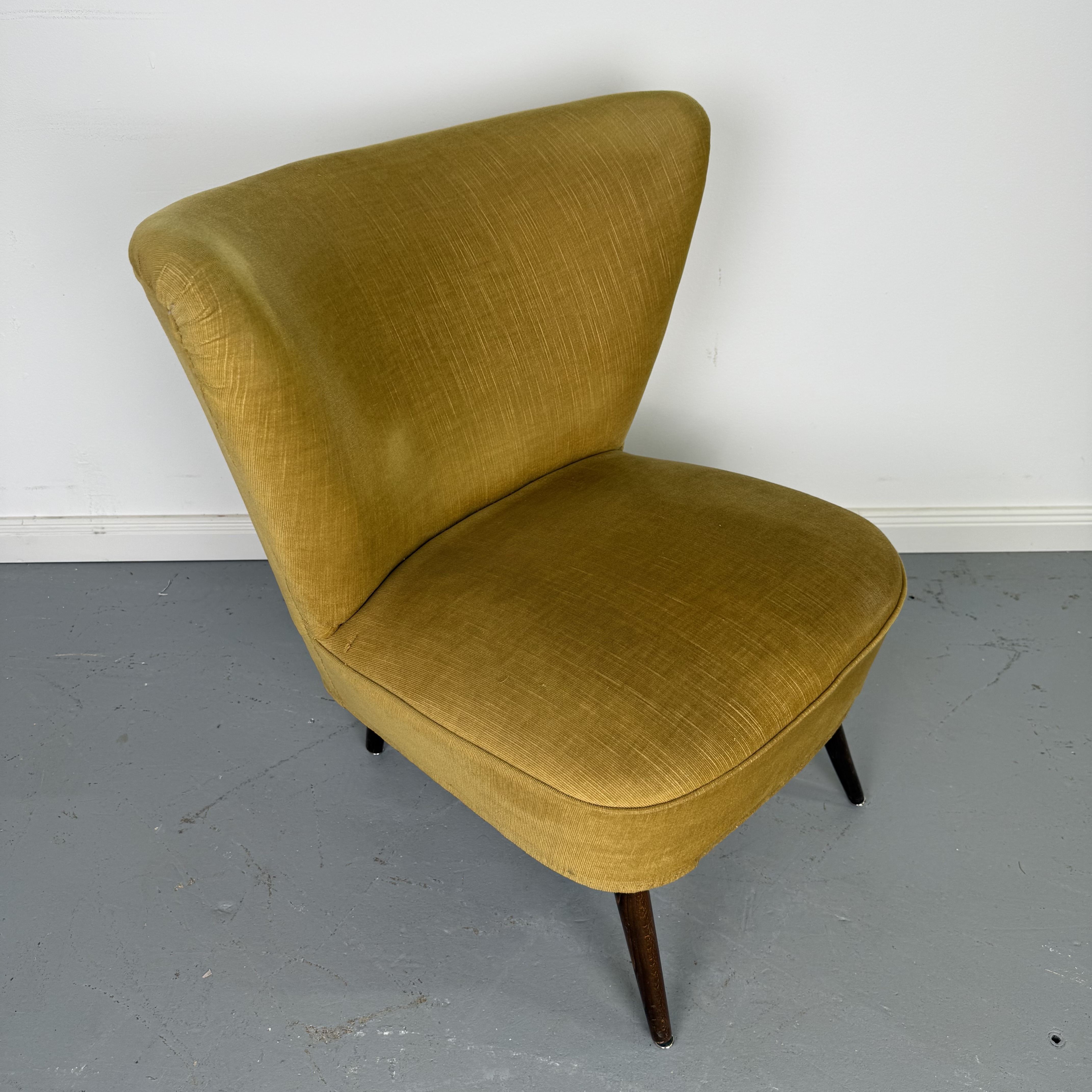 Senfgelber Cocktailsessel aus den 50er Jahren Senfgelber Cocktailsessel aus den 50er Jahren
