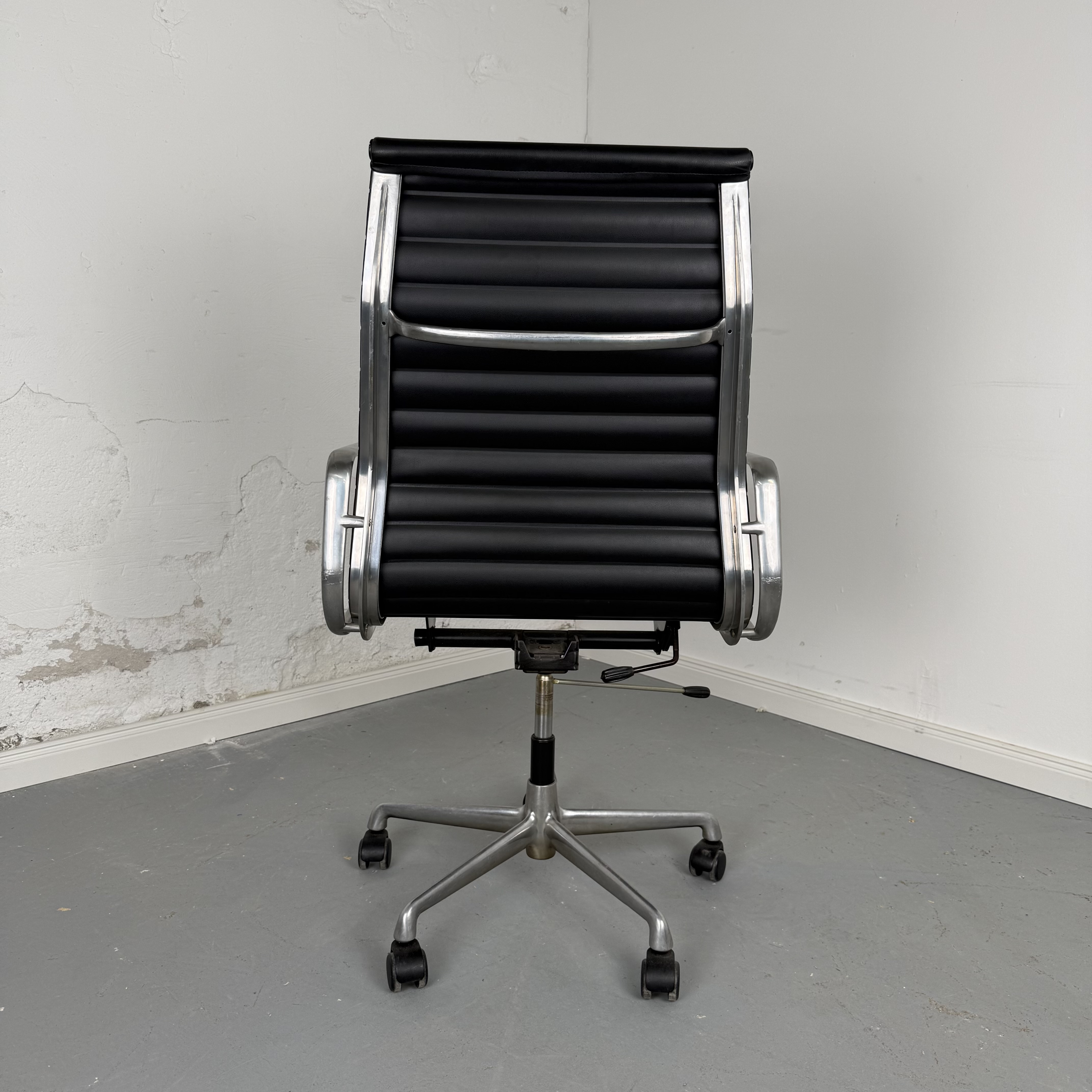 Aluminium Chair EA 119 von Charles & Ray Eames für Herman Miller