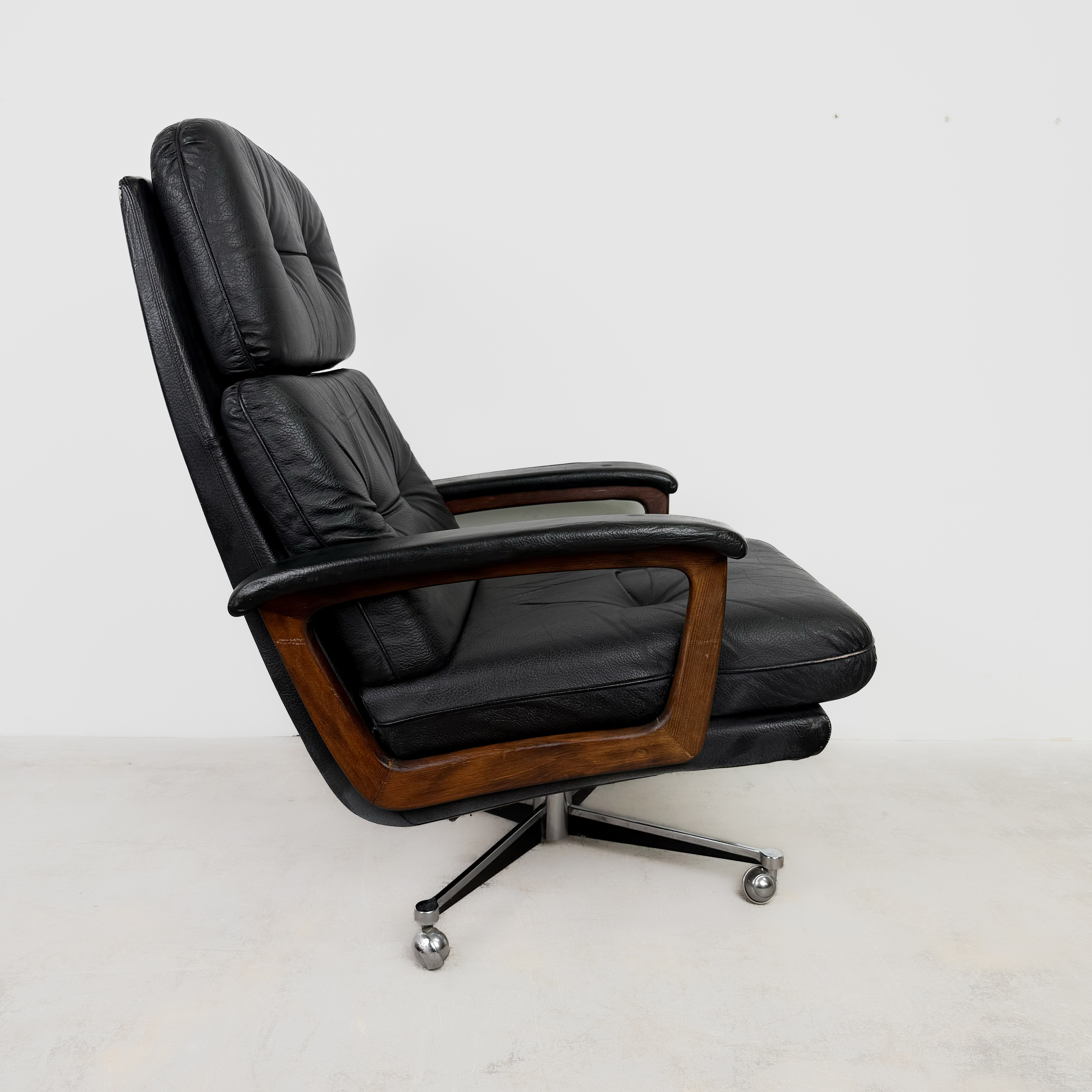 Lübke Lounge Chair mit Ottomane aus schwarzem Leder, 1960er