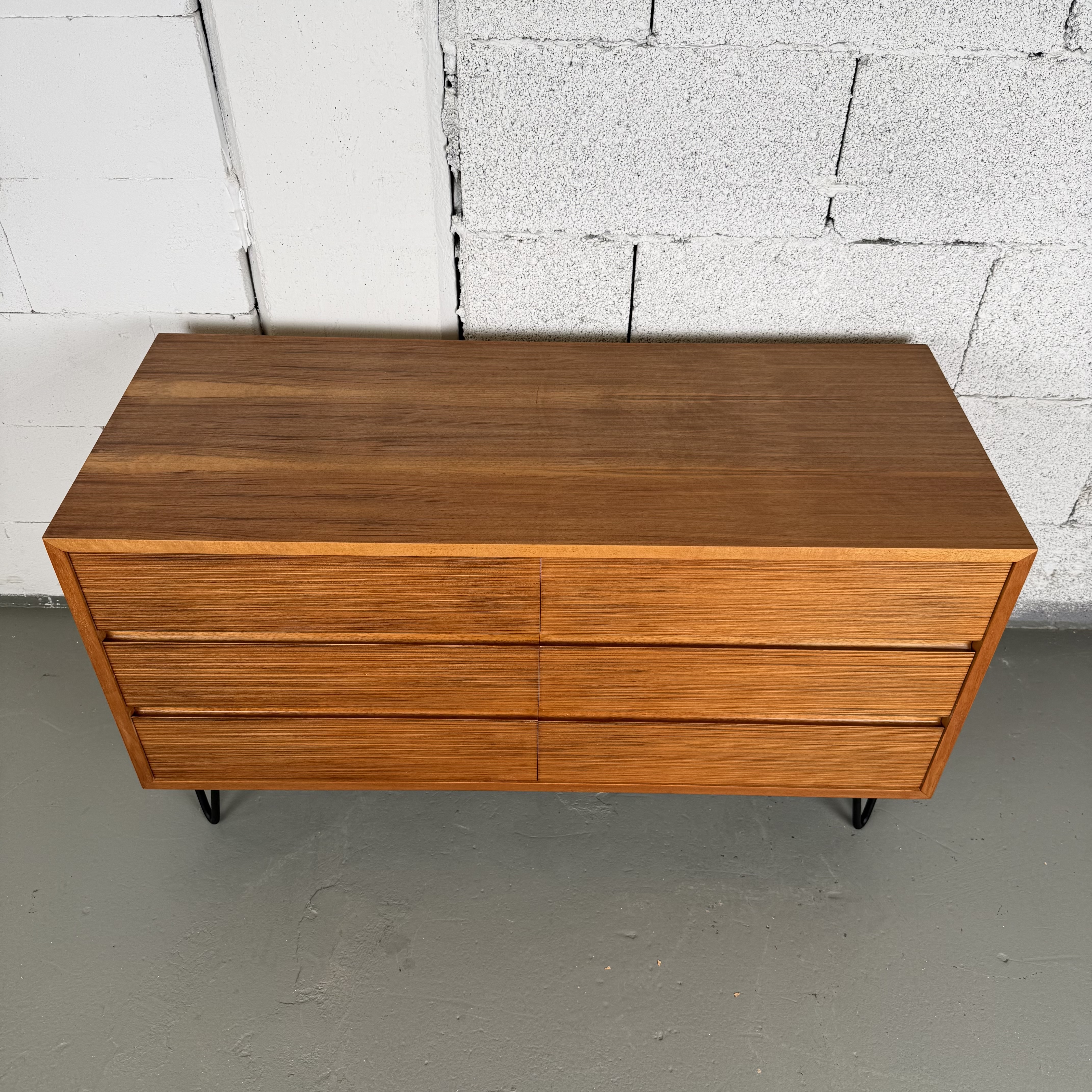 schickes Mid Century Sideboard mit Schubladen