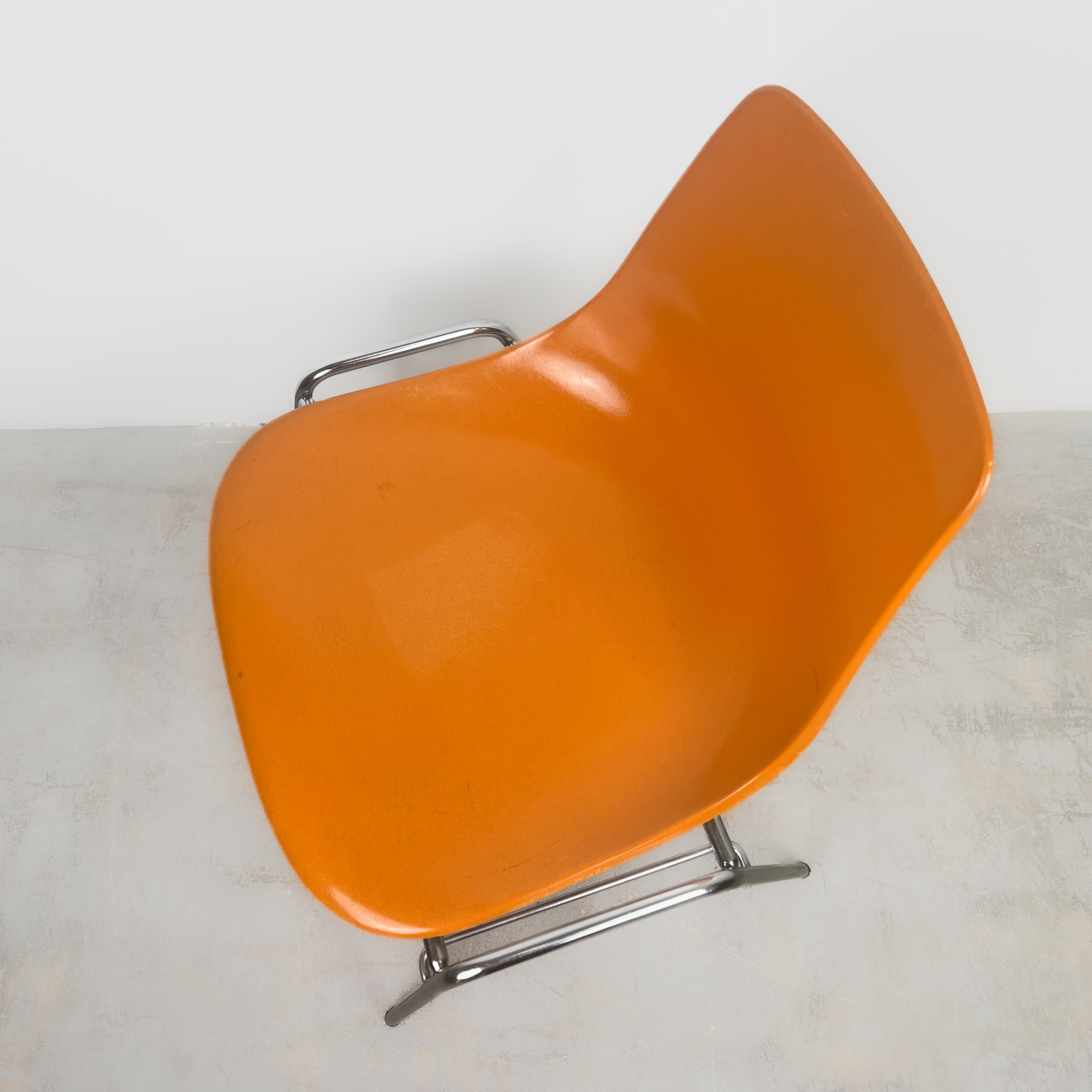 Orangene Fieberglas Stühle
