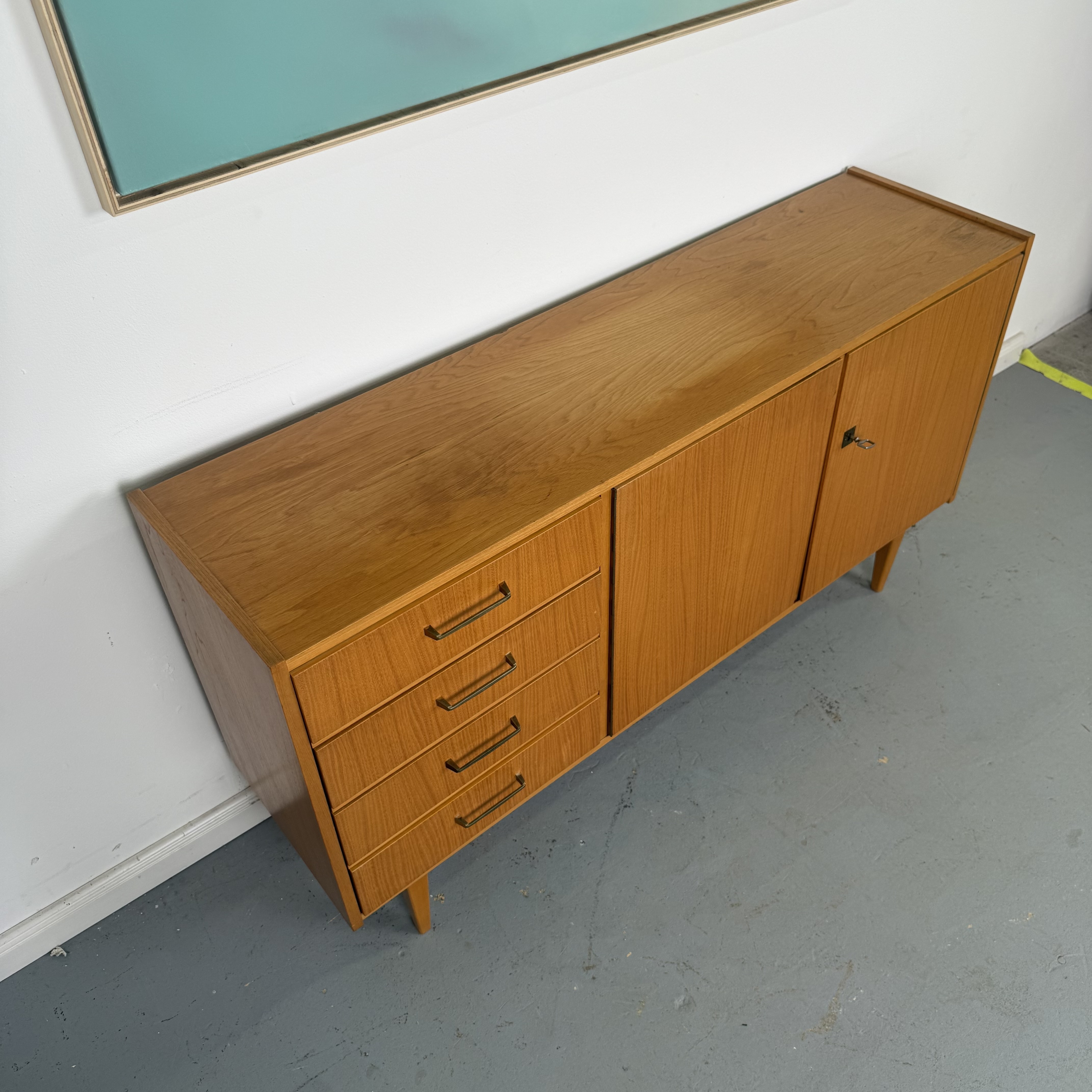 kompaktes 60er Jahre Sideboard kompaktes 60er Jahre Sideboard