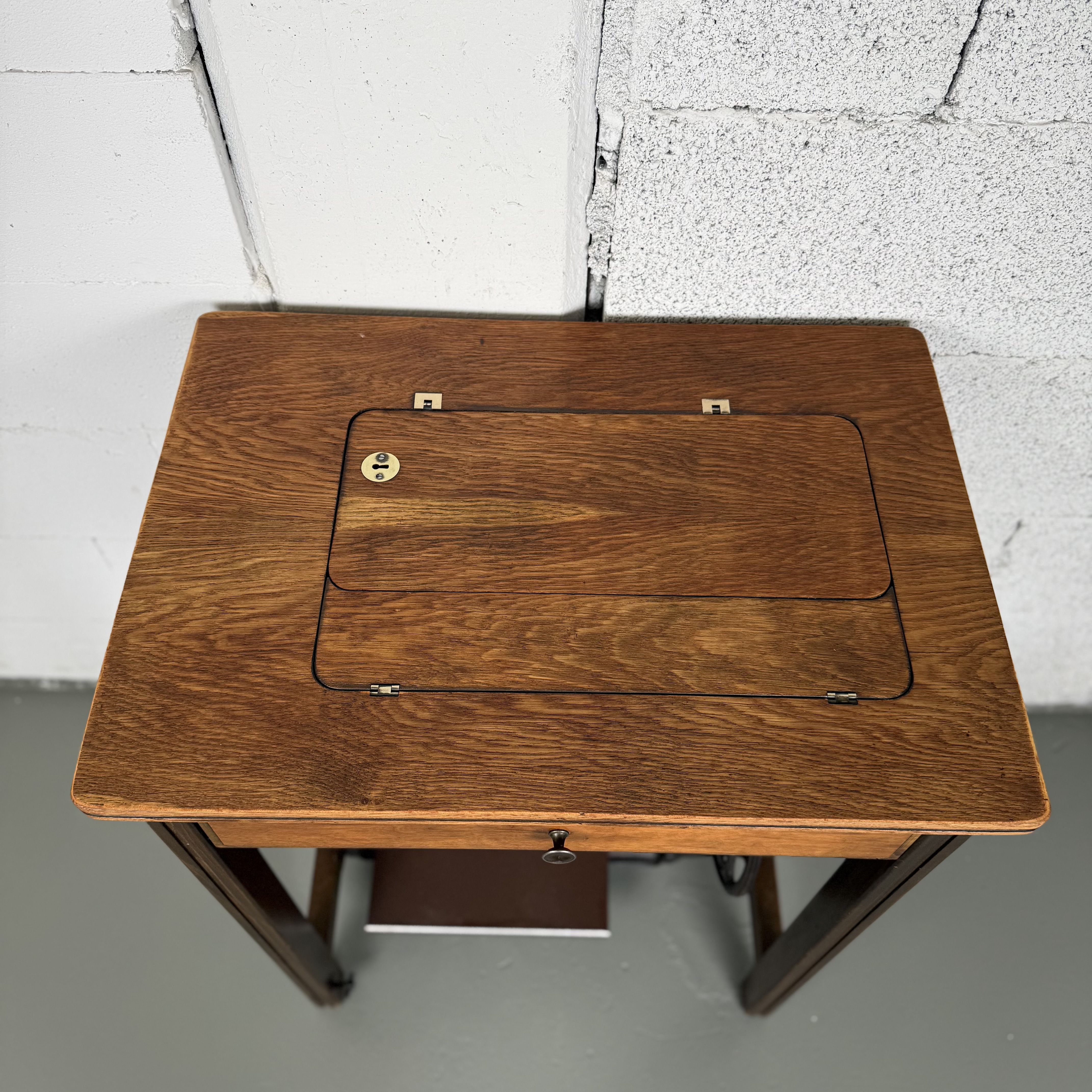 Antike Adler Nähmaschine