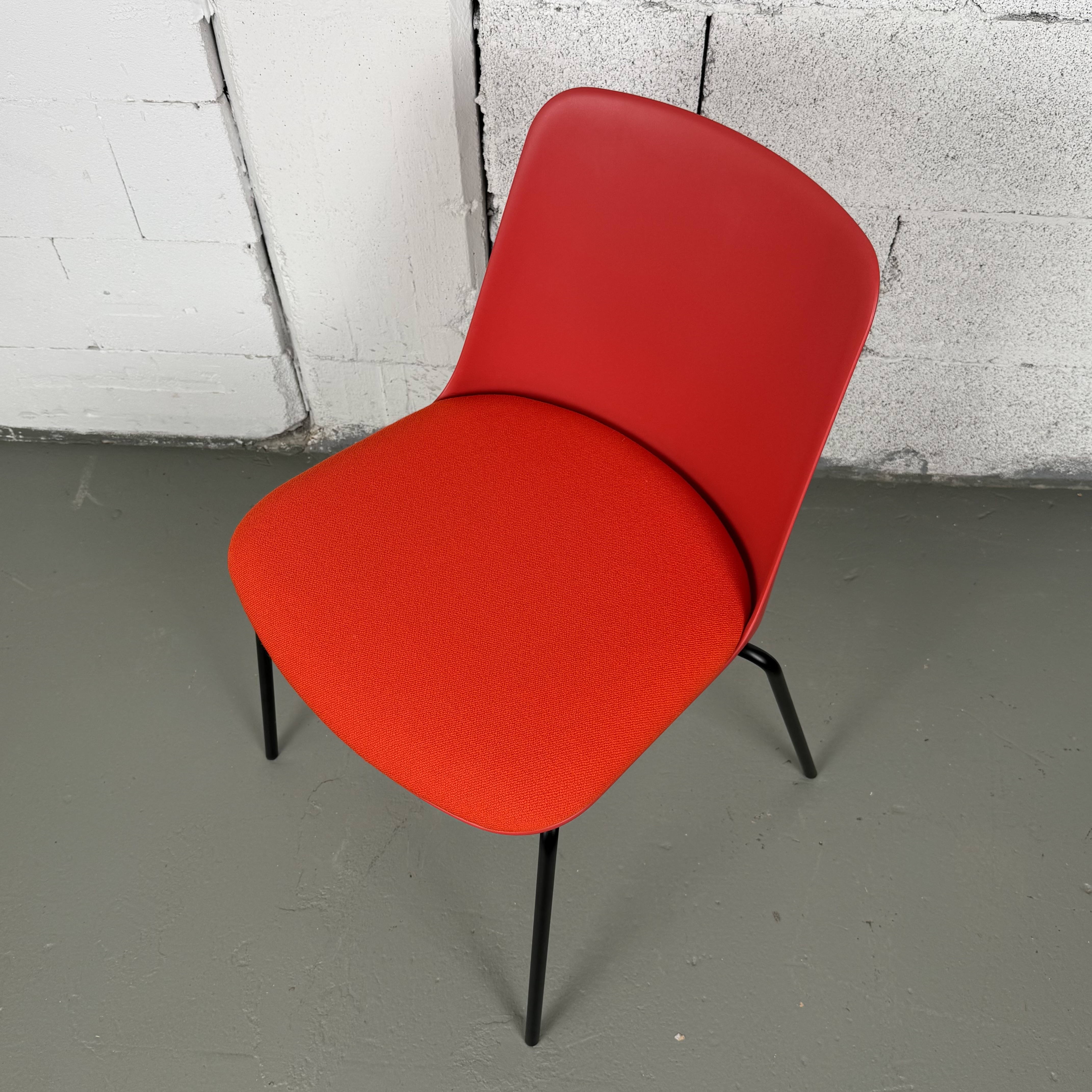 &Tradition Rely HW66 Stuhl in Rot – moderner Designstuhl