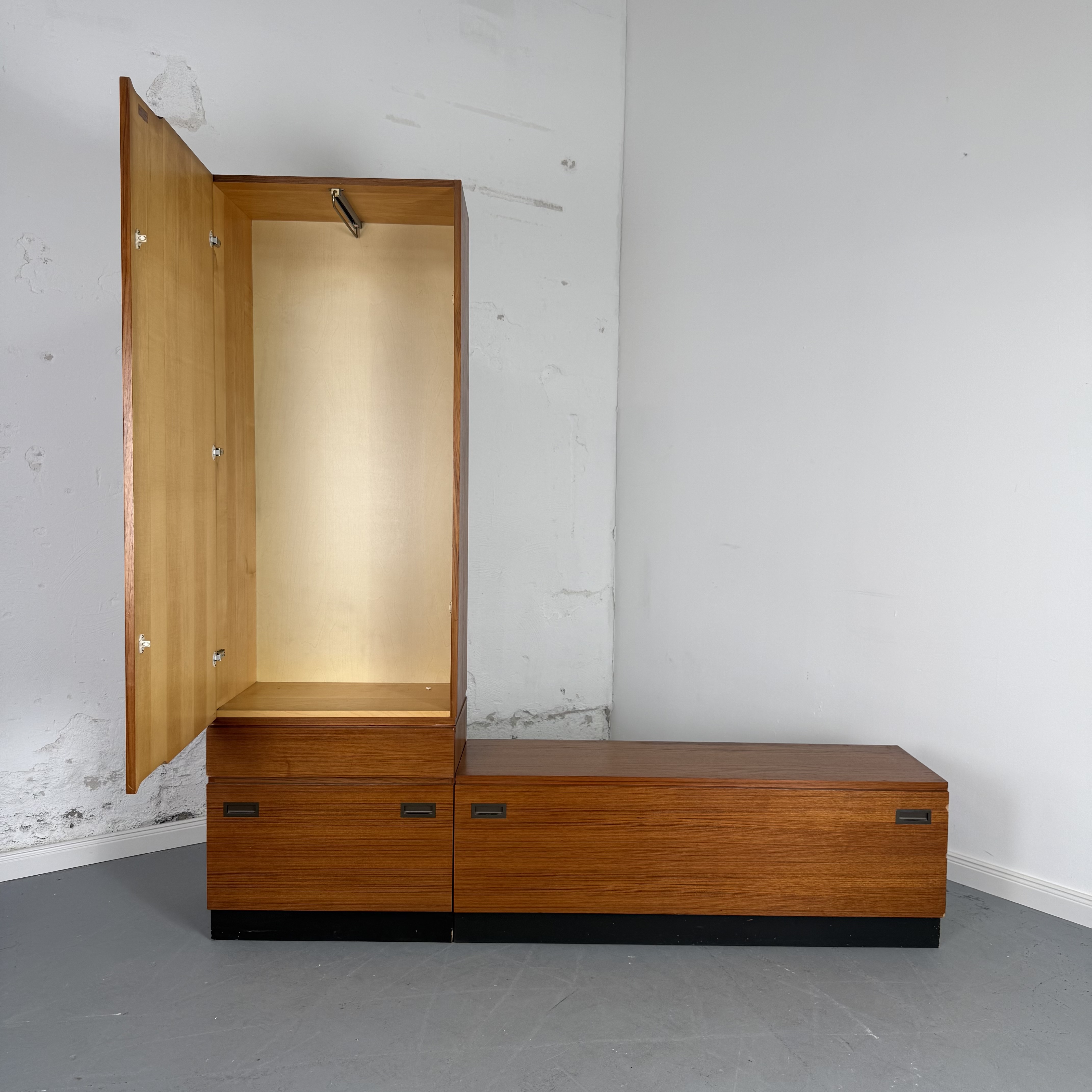 Garderobenset aus Teak – stilvoll & funktional Garderobenset aus Teak – stilvoll & funktional