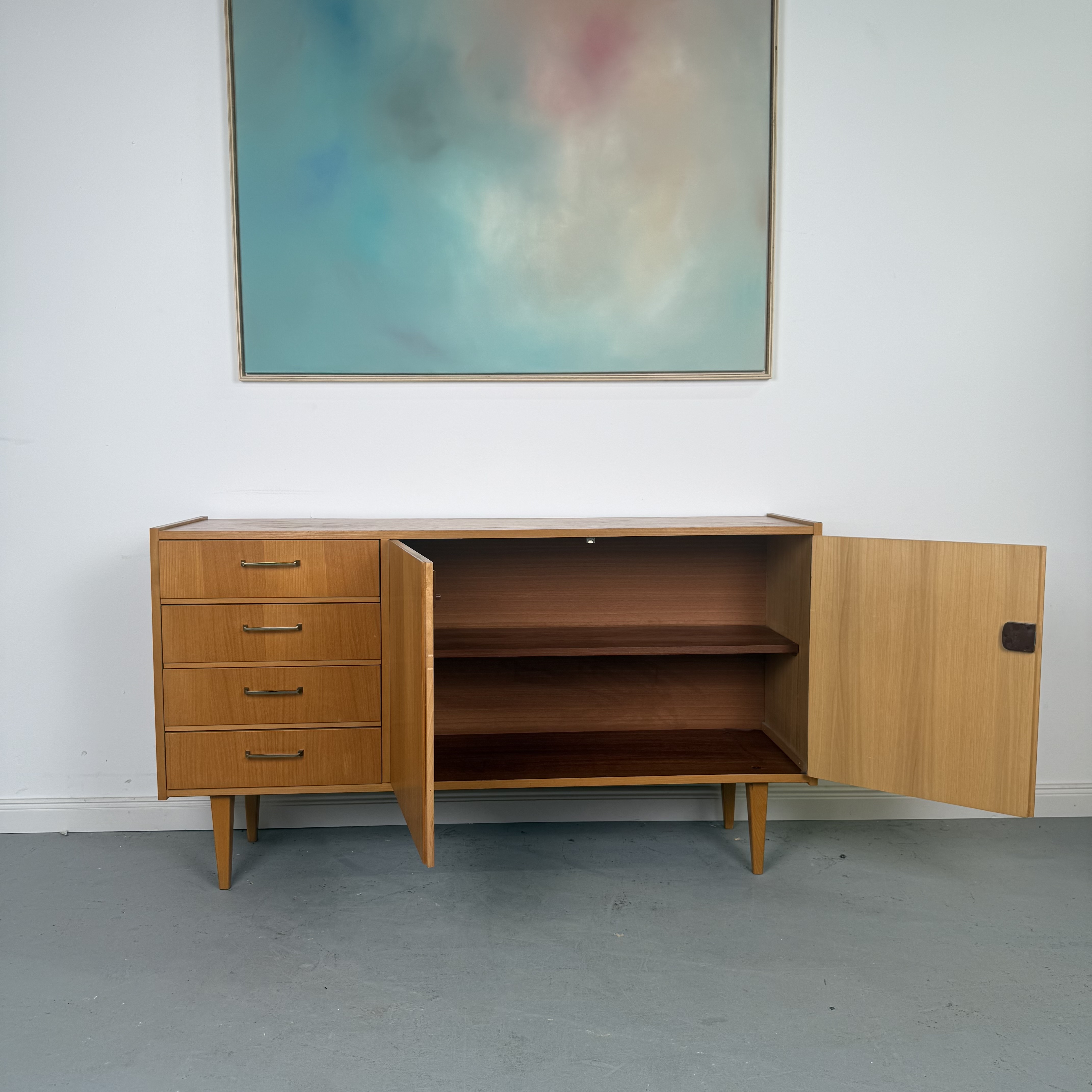 kompaktes 60er Jahre Sideboard kompaktes 60er Jahre Sideboard