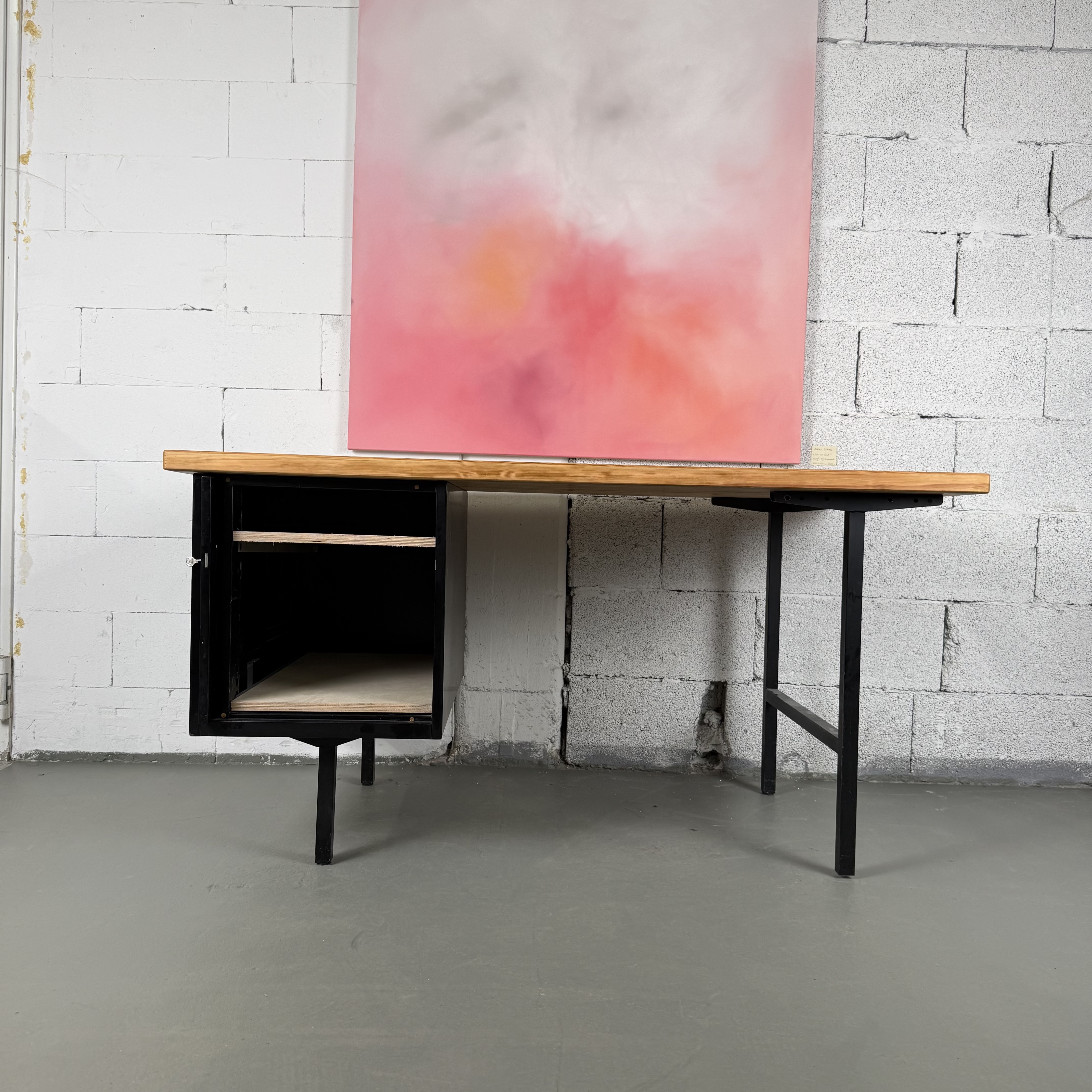 Schwarzer Bauhaus Schreibtisch aus Metall