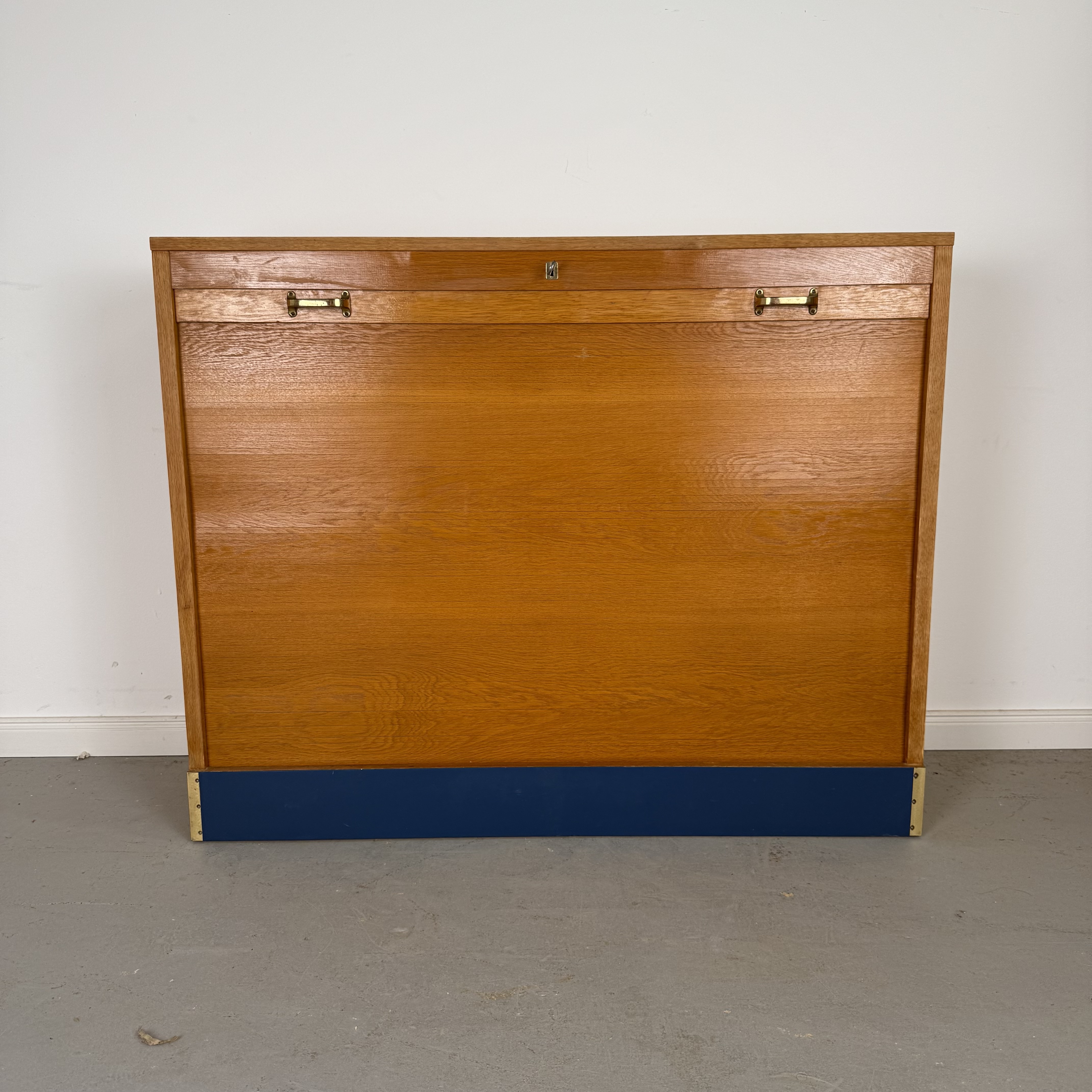 Rolladenschrank im Mid-Century Design, 1960er Jahre Rolladenschrank im Mid-Century Design, 1960er Jahre