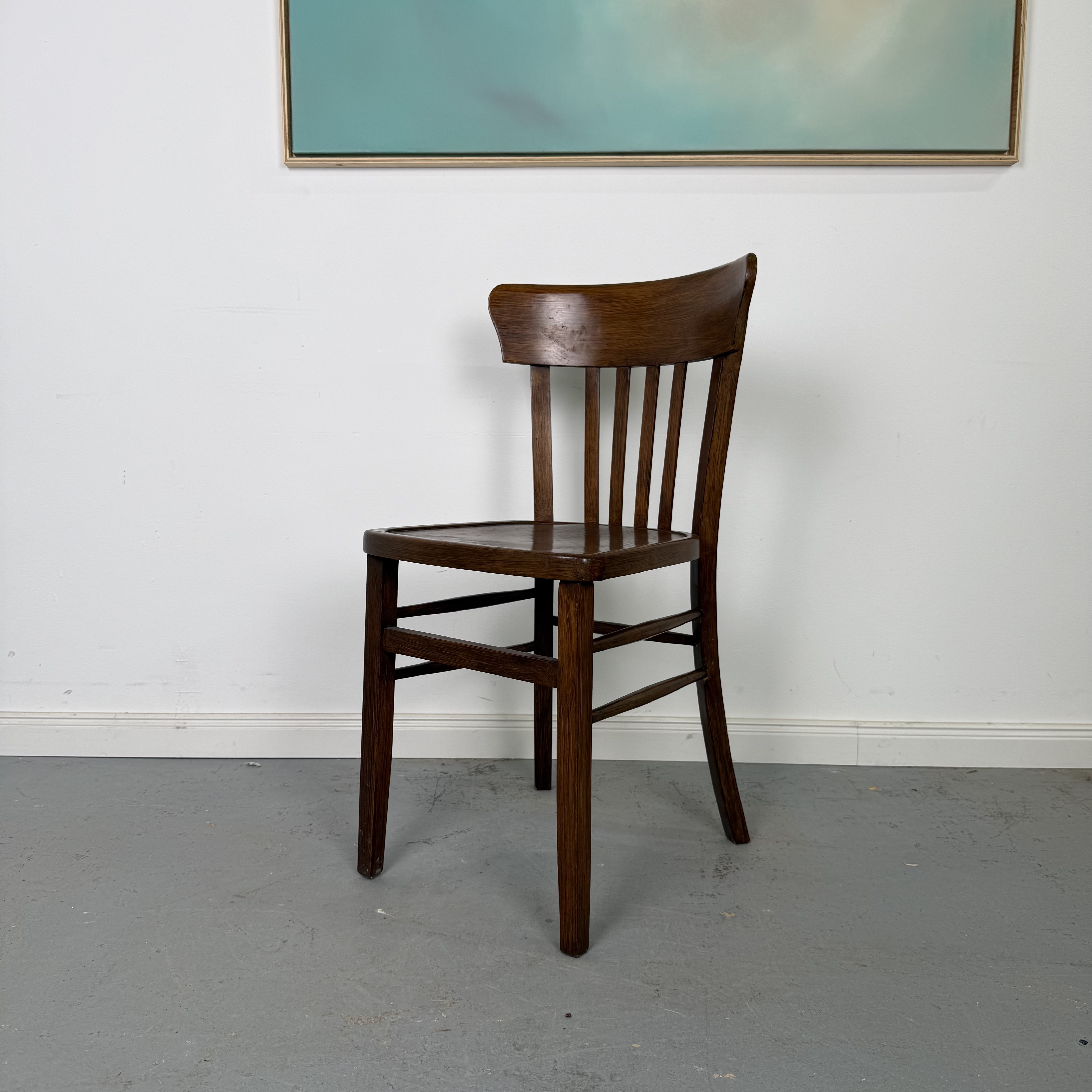 Klassische Bistrostühle aus Holz