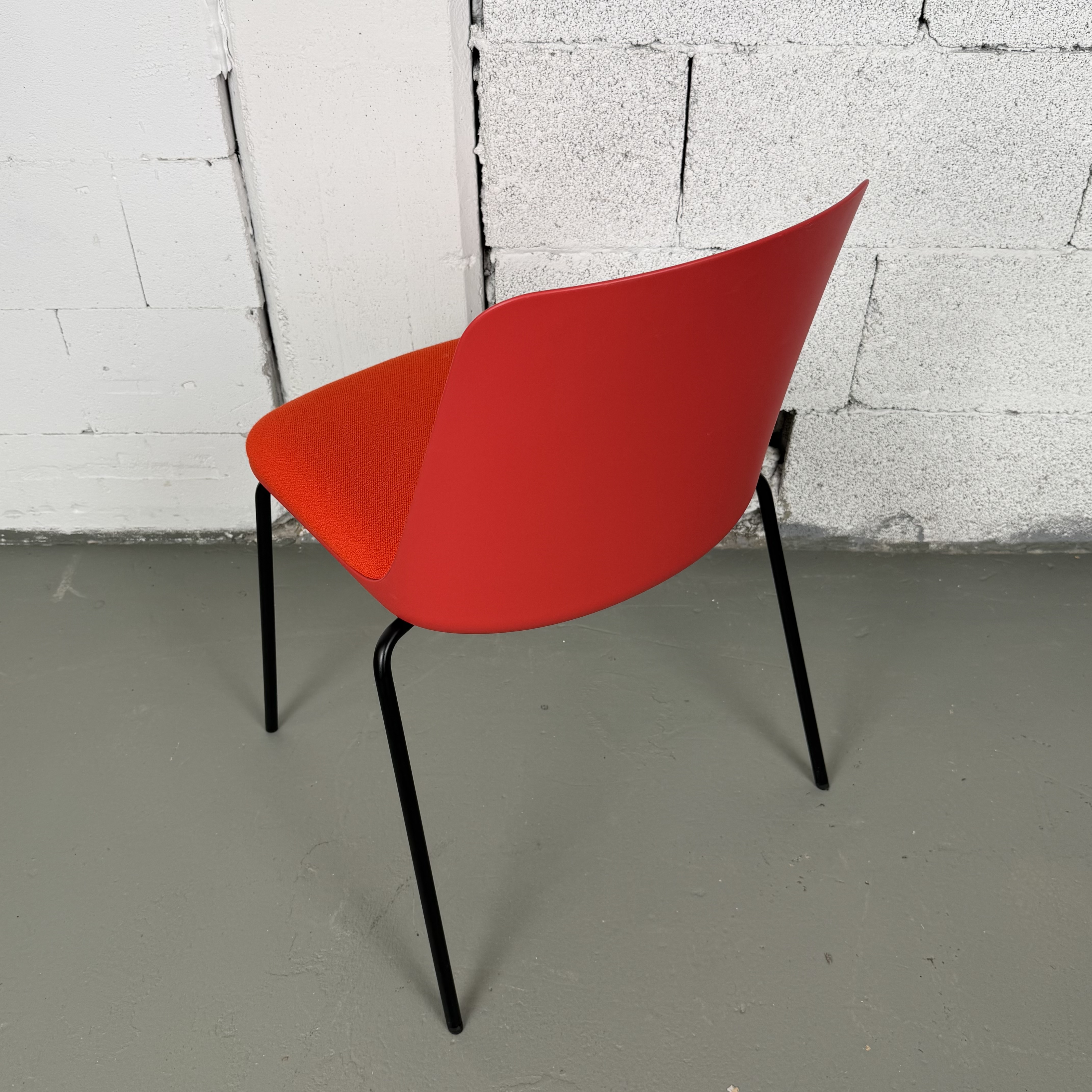 &Tradition Rely HW66 Stuhl in Rot – moderner Designstuhl