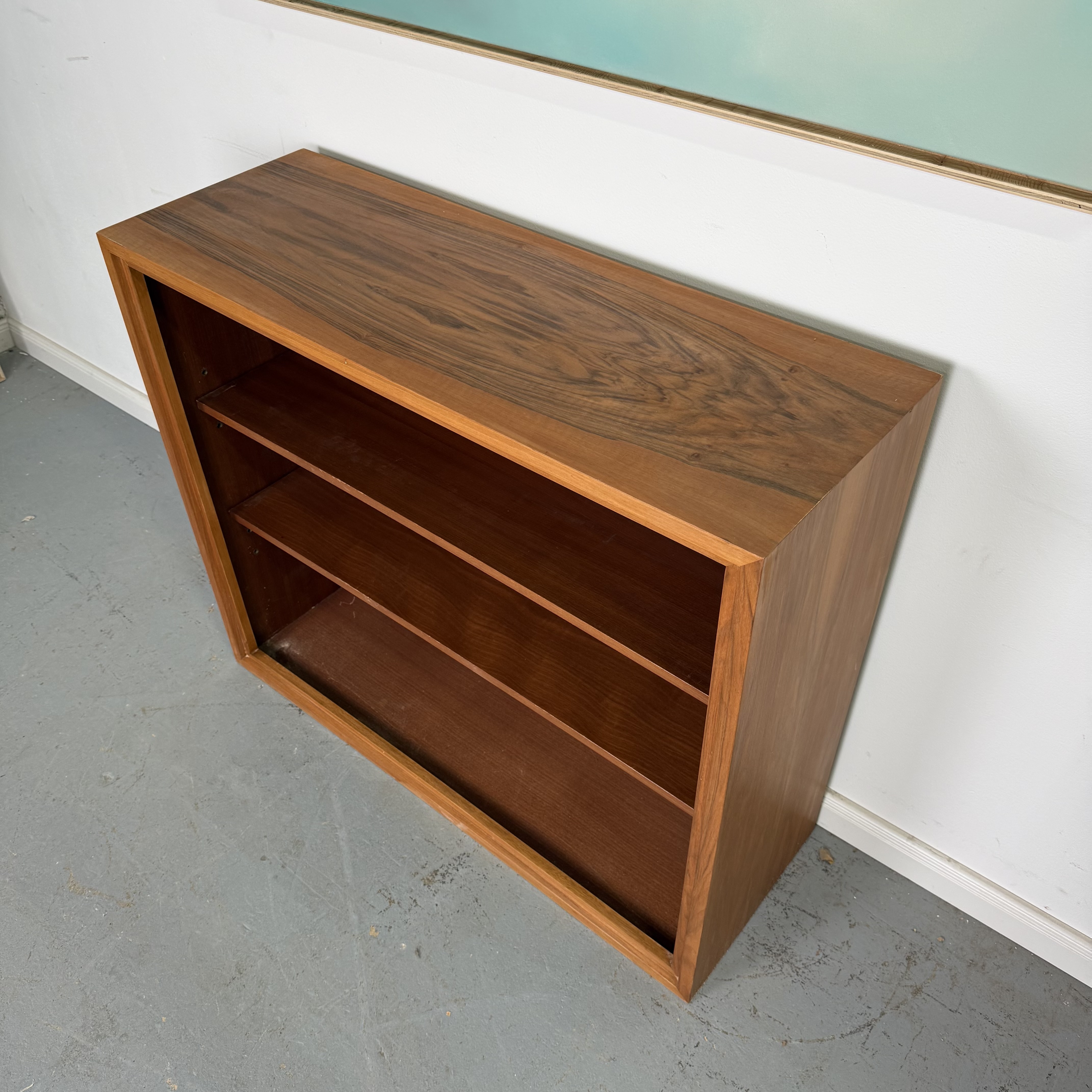 Kleines Bücherregal aus den 60er Jahren