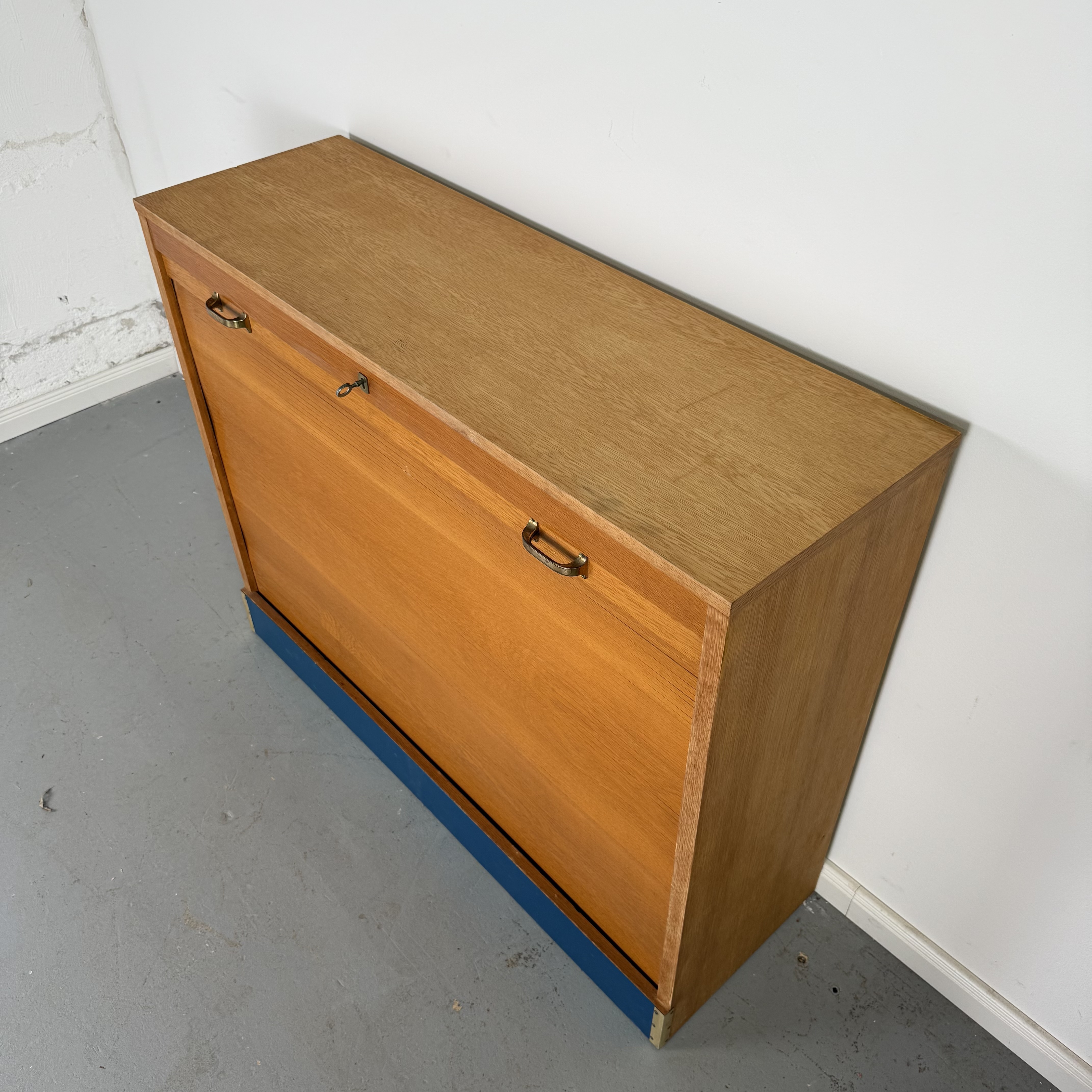 Rolladenschrank im Mid-Century Design, 1960er Jahre Rolladenschrank im Mid-Century Design, 1960er Jahre